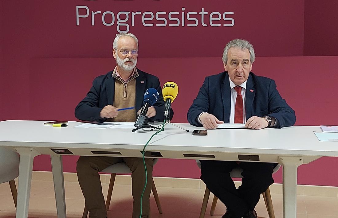 Josep Roig i Jaume Bartumeu en la compareixença d'avui a la seu de Progressistes-SDP.