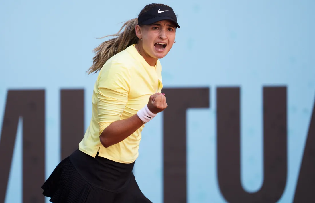 La tennista andorrana celebrant un dels punts.