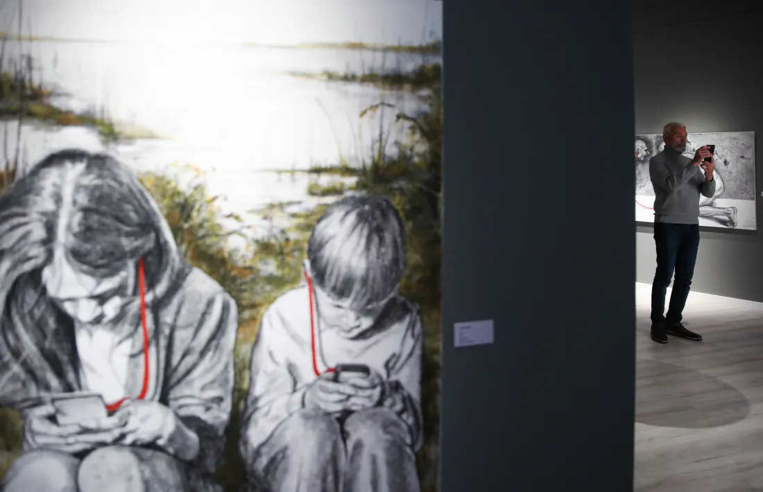 Nens més lluny qe mai gràcies als seus dispositius mòbils.