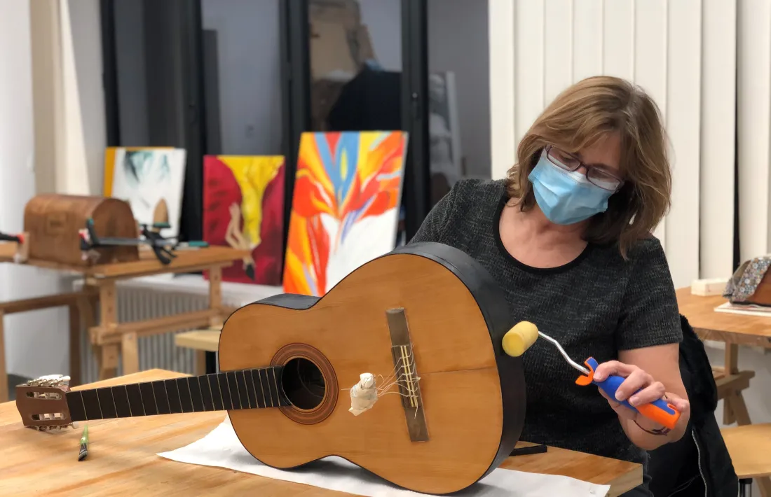 Margot Babia, al taller de restauració de La Capsa. 