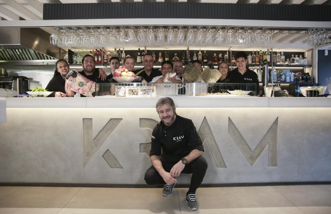 Andrés Riestra amb l'equip del Kram