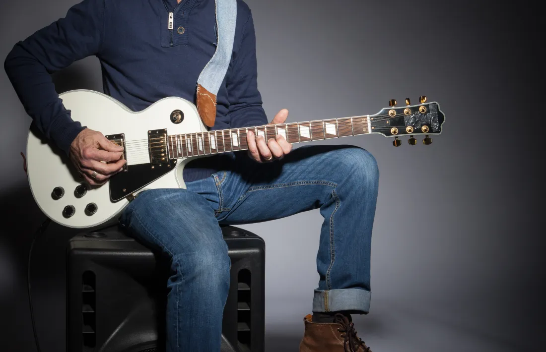 Músic, artista plàstic i docent, Bulbena puja a l'escenari de La Llacuna divendres. 