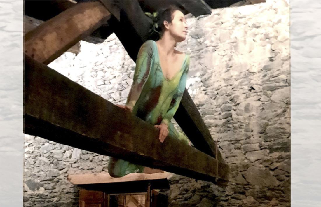 L'actriu i acròbata, ara com a princesa Pirene. 