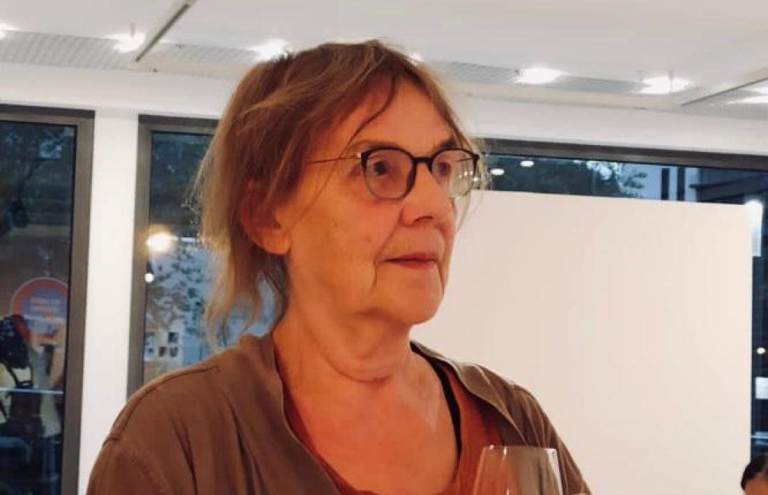 L'artista, durant la inauguració de la mostra a la sala Taranmana.