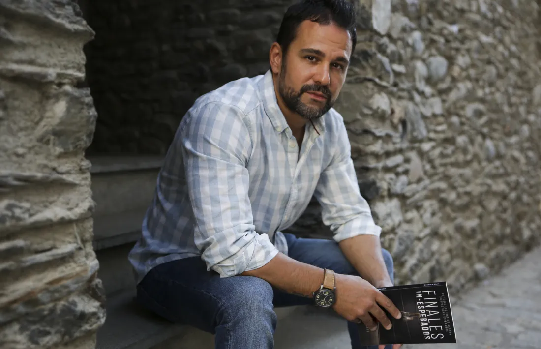 Christian Garcia presentant la seva primera novel·la 'Finales In-esperados'