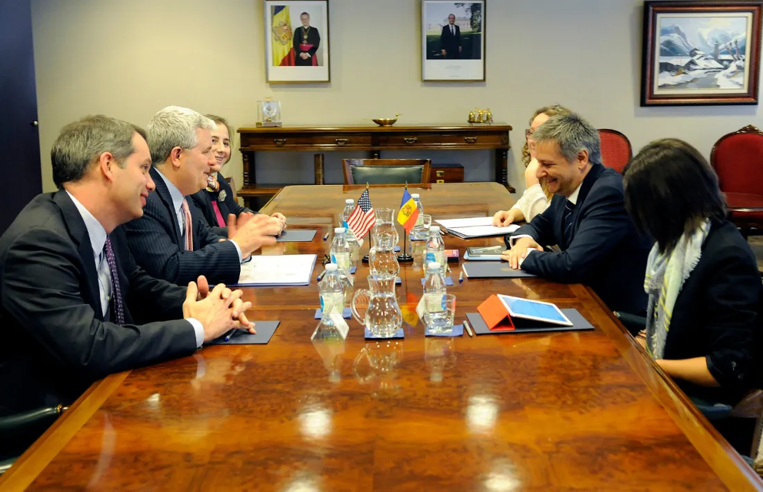 El subsecretari adjunt del Departament d’Estat dels Estats Units d’Amèrica, Conrad Tribble, acompanyat del consol general dels Estats Units, Marcos Mandojana, es troben al Principat en visita oficial.