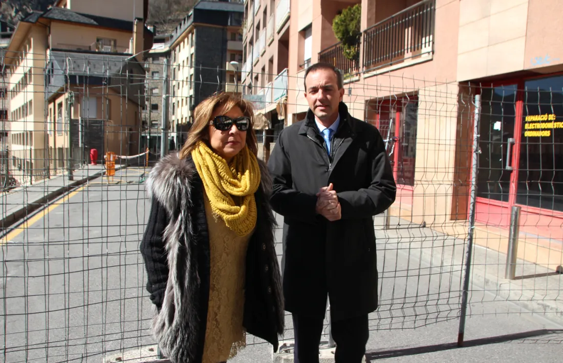  El ministre d'Ordenament Territorial, Jordi Torres, i la cònsol major d'Andorra la Vella, Conxita Marsol, aquest matí.