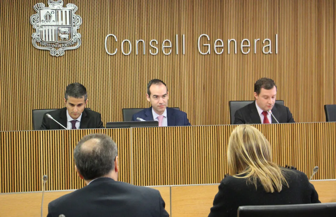 Un moment de la compareixença del ministre Alcobé a la Comissió Legislativa d'Economia