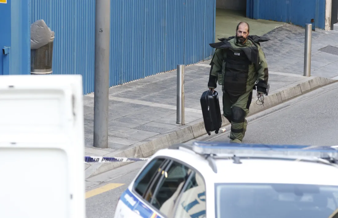  Falsa alarma per una maleta sospitosa al carrer a prop de l’entrada al pàrquing de la central de BPA