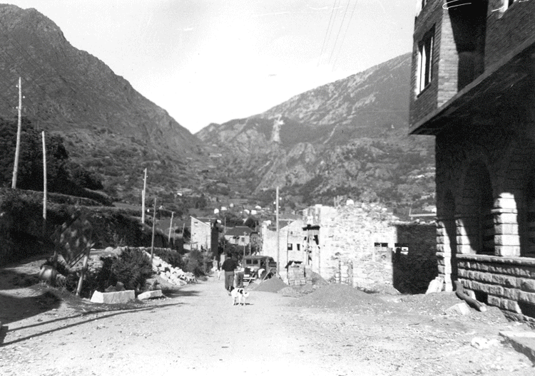 153-andorra-la-vella-petjades-1940-av-meritxell