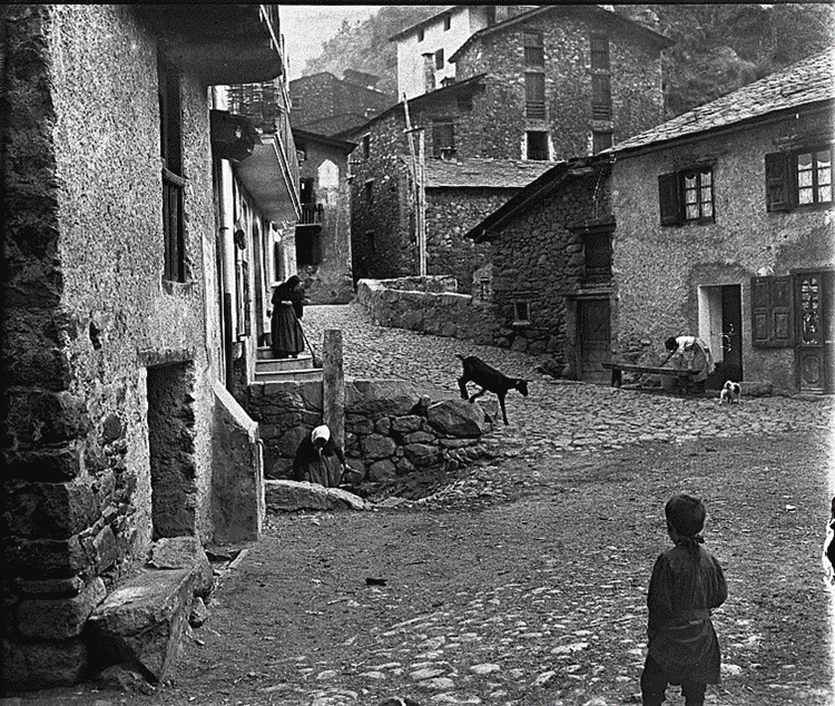 162-escaldes-agrupacio-fotografica-de-catalunya-actual-pl-santa-anna-1915-autor-rafael-degollada