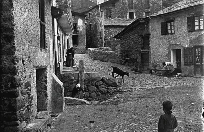 162-escaldes-agrupacio-fotografica-de-catalunya-actual-pl-santa-anna-1915-autor-rafael-degollada