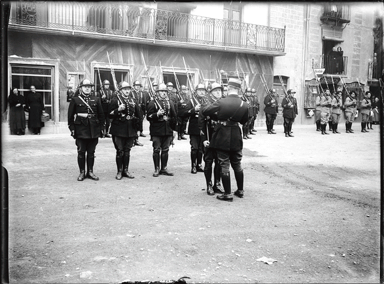 204-andorra-la-vella-placa-benlloch-andorra-entre-guerres-areny-plandolit-3