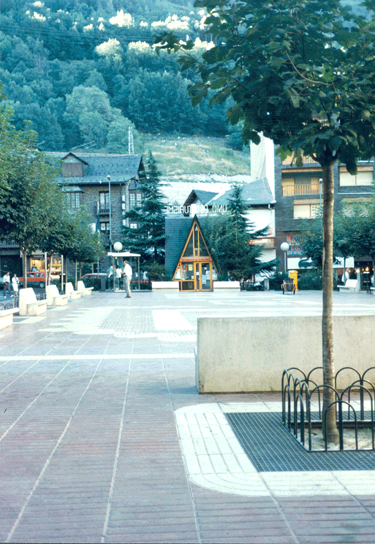 595-escaldes-233-placa-roc-blanc