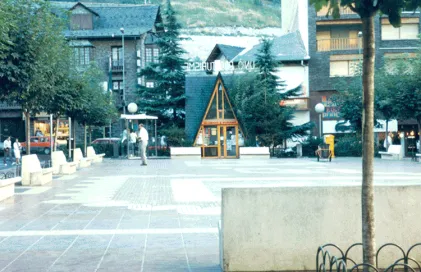 595-escaldes-233-placa-roc-blanc