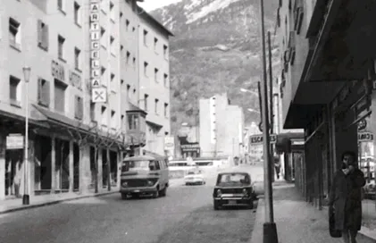 1467-pep-coll-av-meritxell-davant-roca-ribes-mirant-cap-a-lavda