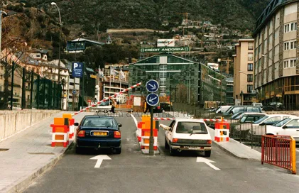 1929-aparcament_parc_central_1999_arxiu_alv