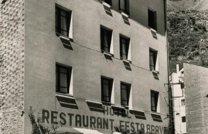 1980-hotel-festa-brava-anys-50-apa