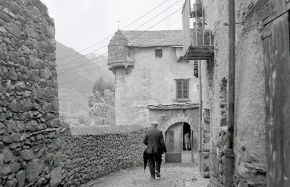 2040-casa-de-la-vall-catala-roca