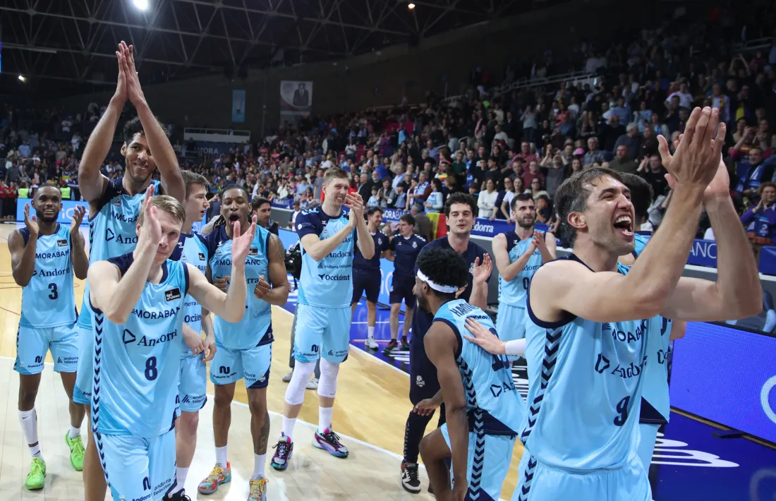 El MoraBanc va celebrar la permanència al Poliesportiu.