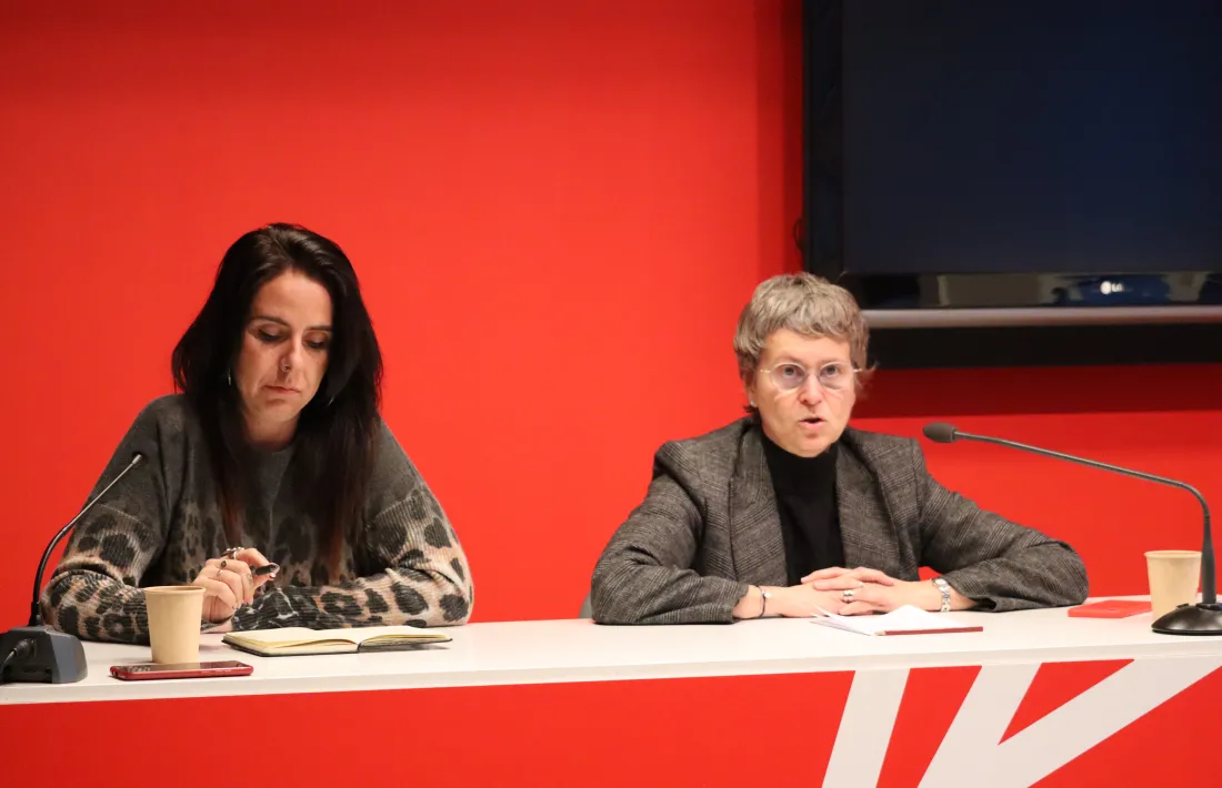 Carla Guinot i Susanna Vela en roda de premsa.