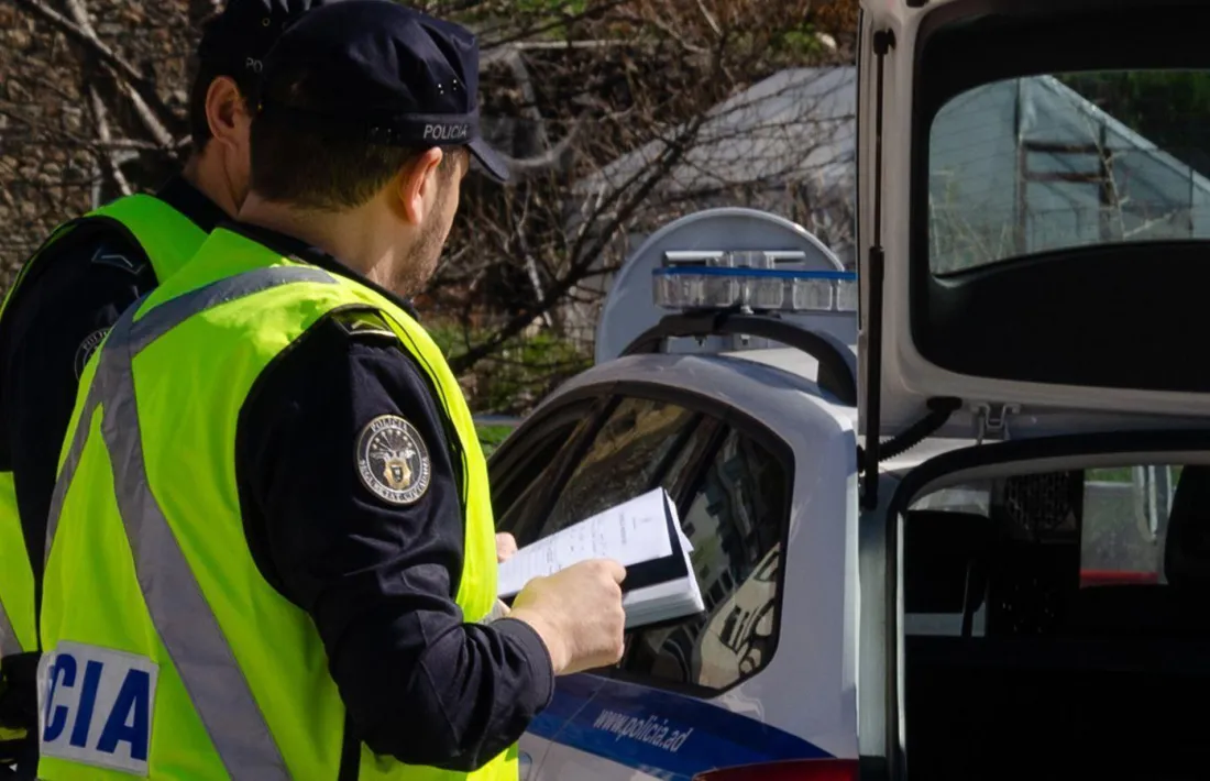Dos agents de la policia.