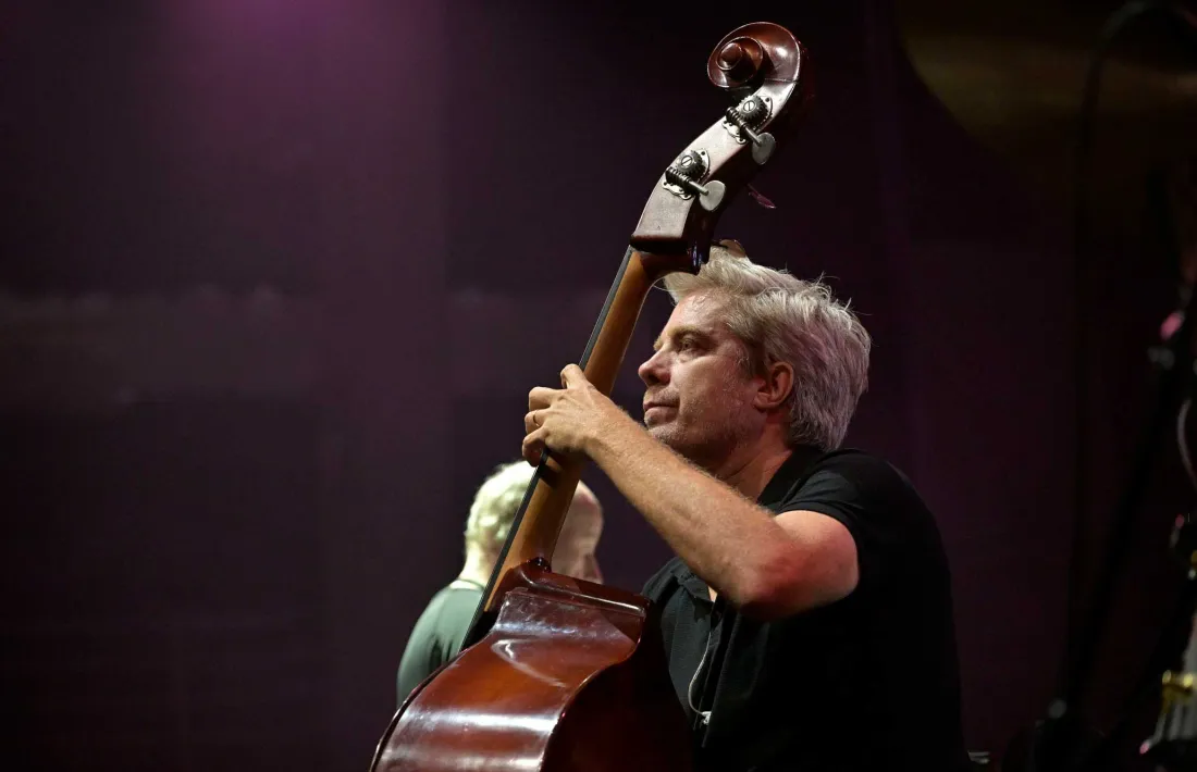La cita amb Kyle Eastwood  és el 5 de juliol al Prat del Roure.