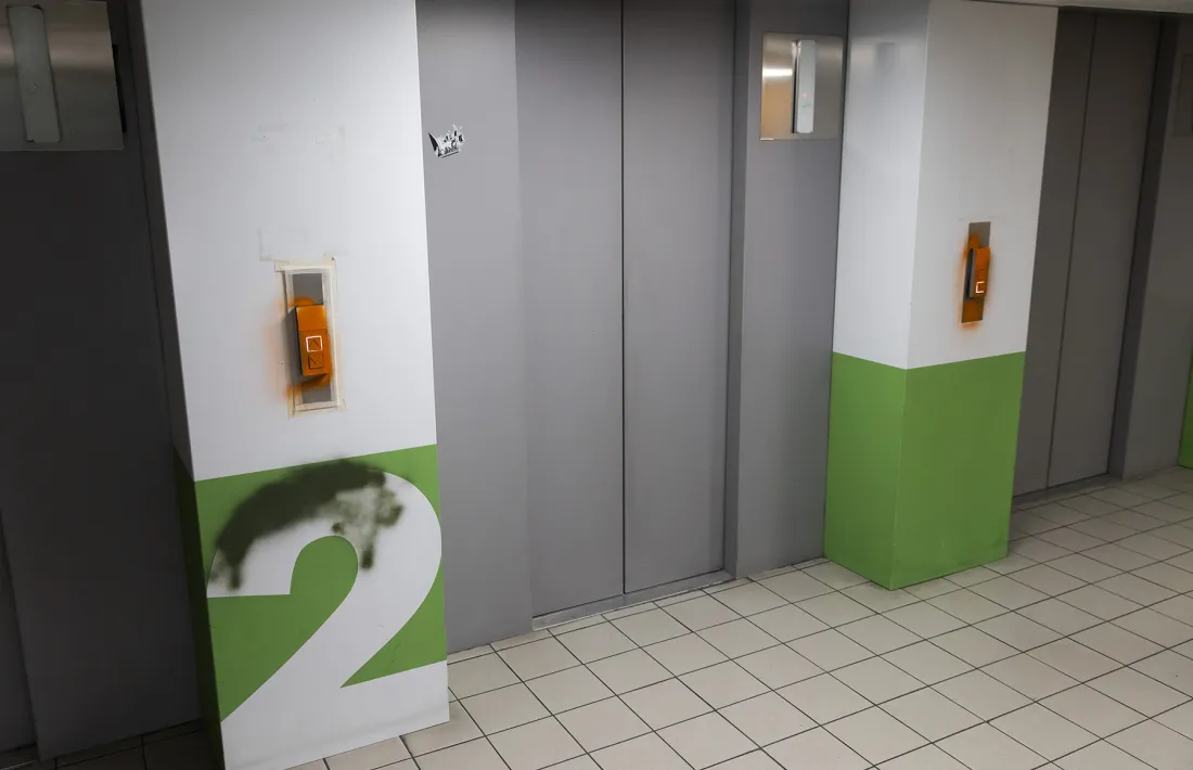 Els ascensors de l'aparcament Centre Ciutat, de Prat de la Creu.