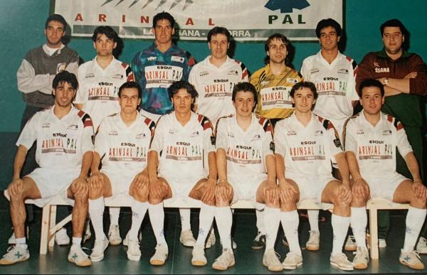 p. 28 primera foto arinsal pal la massana futbol sala foto cedida per carles riba