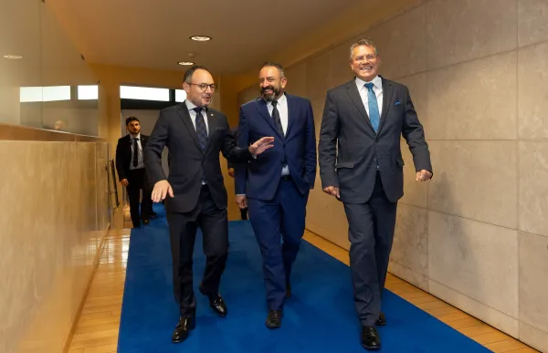 p. 04 espot beccari sefcovic _UE