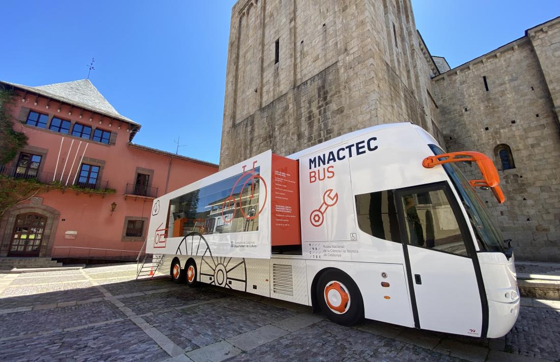 El MNACTEC Bus, instal·lat fins avui a la capital alturgellenca. 