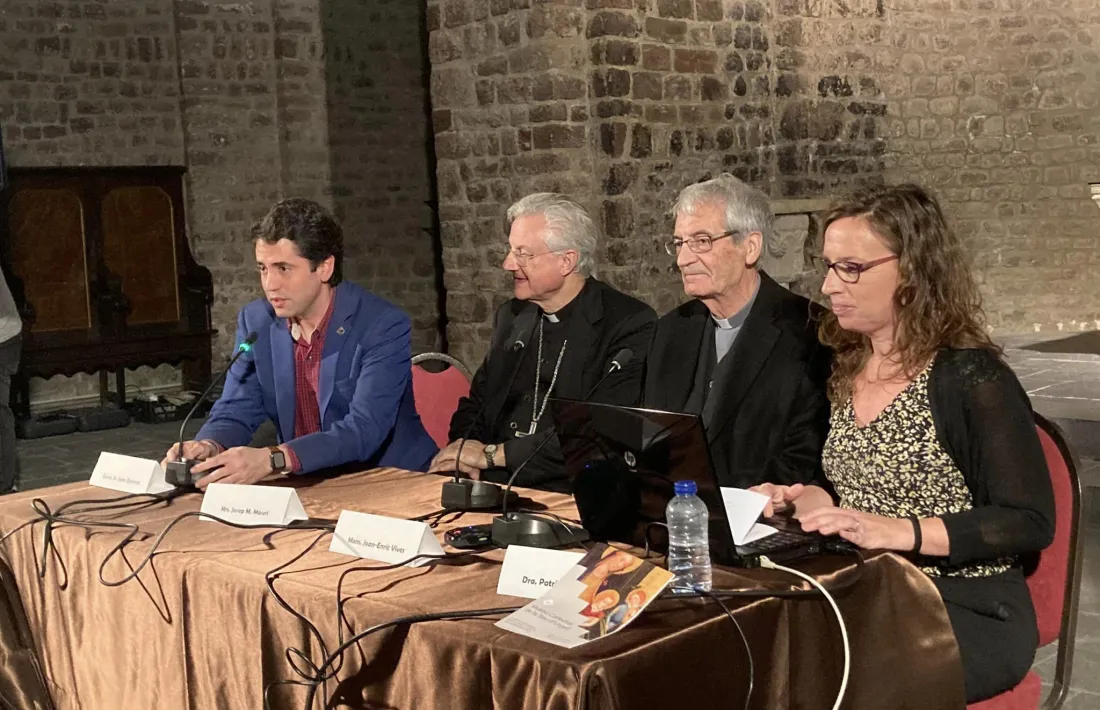 L’alcalde i el bisbe, durant l’acte celebrat a l’església de Sant Miquel. 