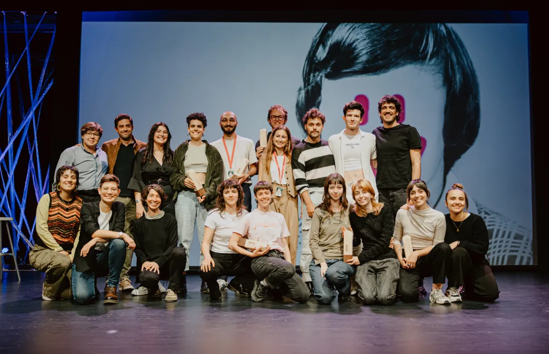 Foto de família amb els guanyadors.