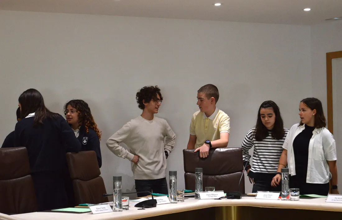 Els joves integrants del consell de joves d'Andorra la Vella moments abans de l'inici de la sessió