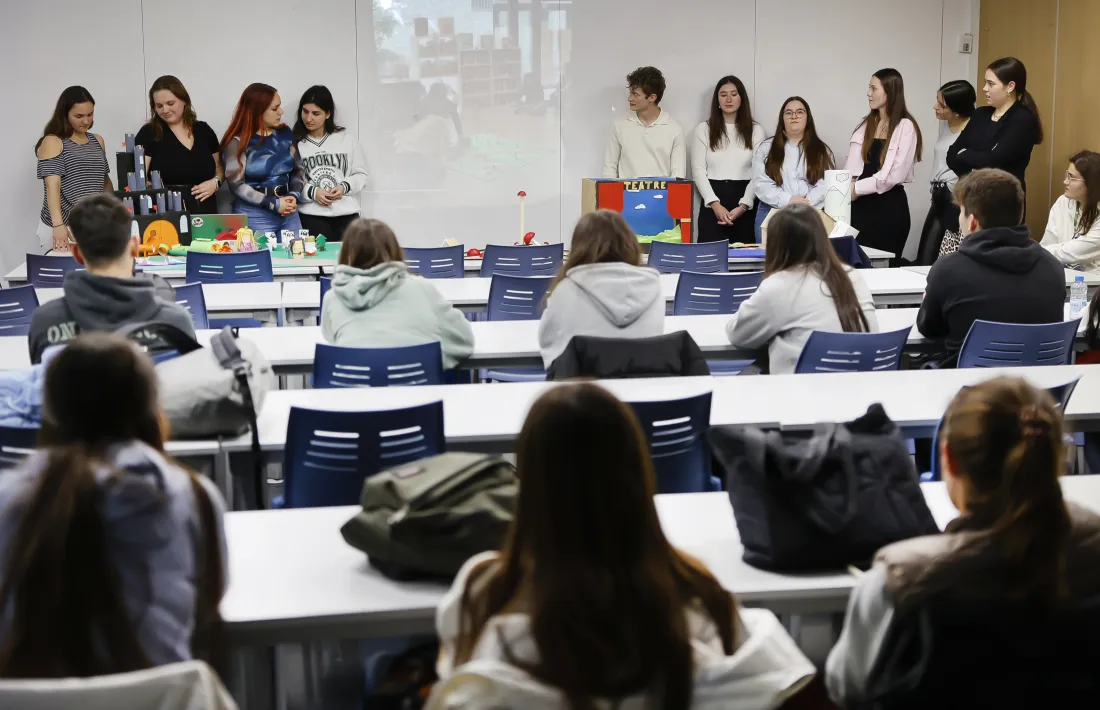 Alumnes de batxillerat visitant la Universitat d'Andorra.