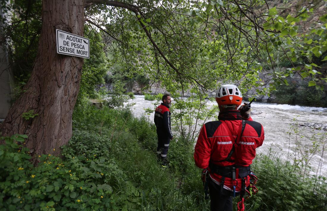 Tota la tarda els serveis de seguretat i emergències han estat buscant el cos del treballador.