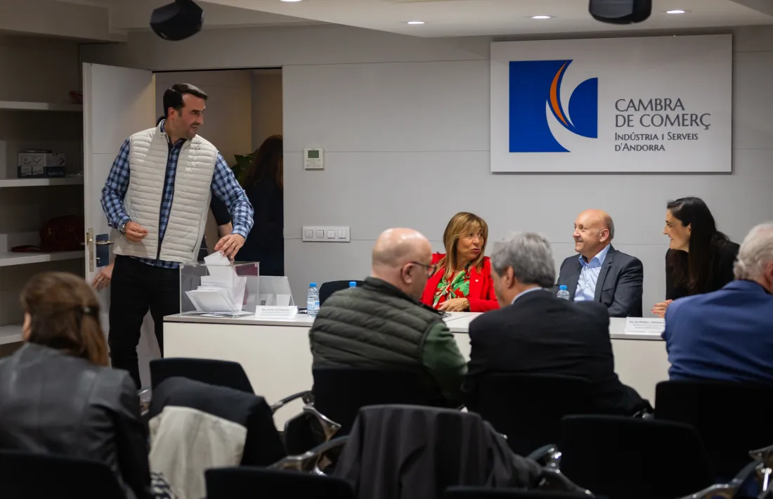 La ministra de Presidència, Economia, Treball i Habitatge, Conxita Marsol, ha donat donat la benvinguda als nous membres