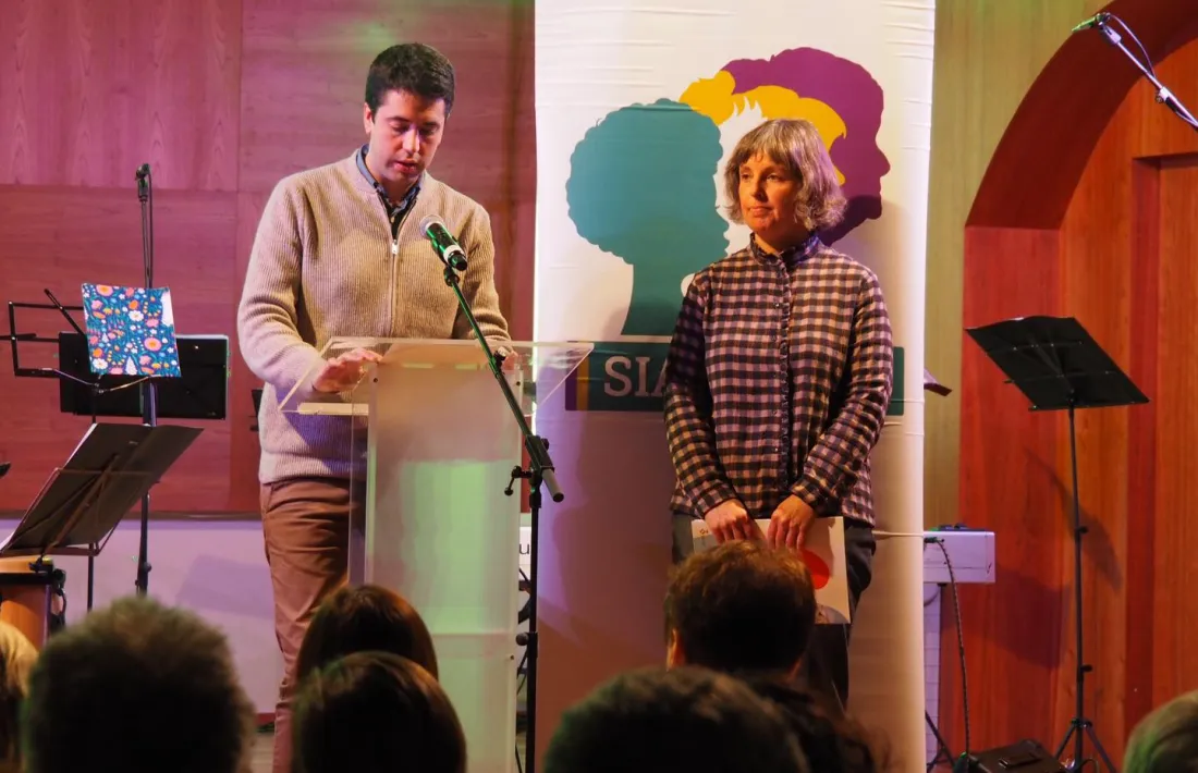  Joan Barrera i Josefina Lladós, compartint protagonisme en un acte, en una imatge d’arxiu. 
