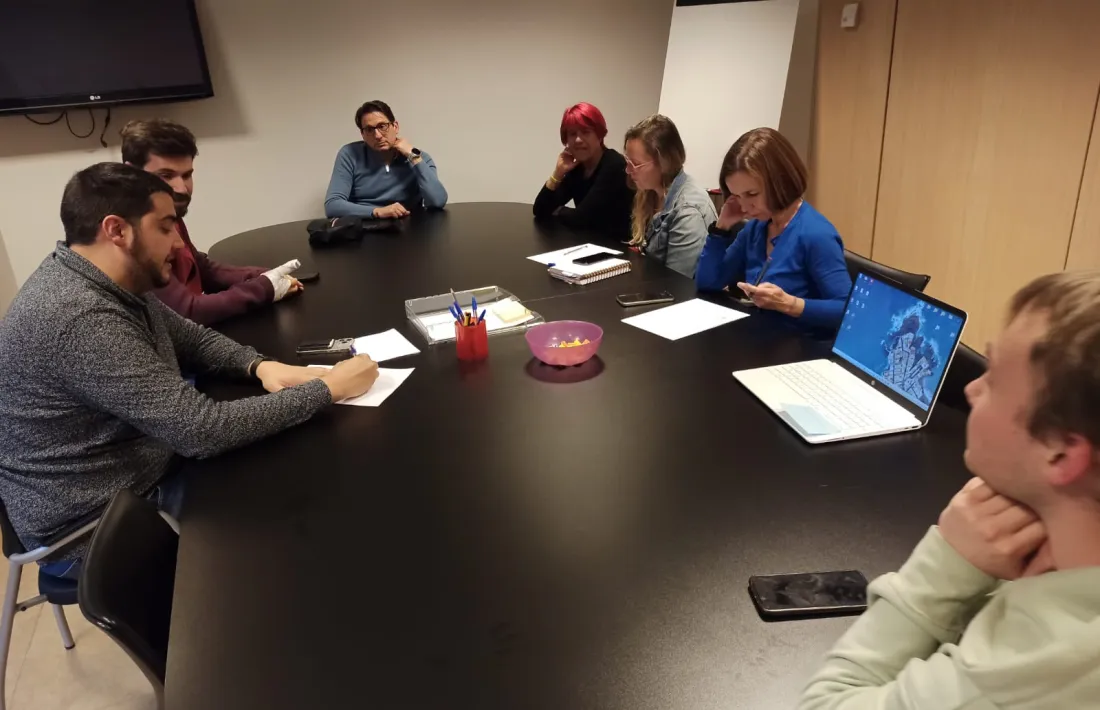 Els membres de la comissió que s'han reunit presencialment.
