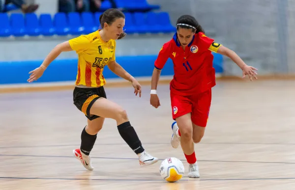 p. 29 selecció sub 19 futbol sala femeni foto faf xavi miro