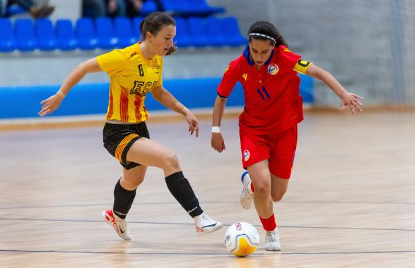 p. 29 selecció sub 19 futbol sala femeni foto faf xavi miro