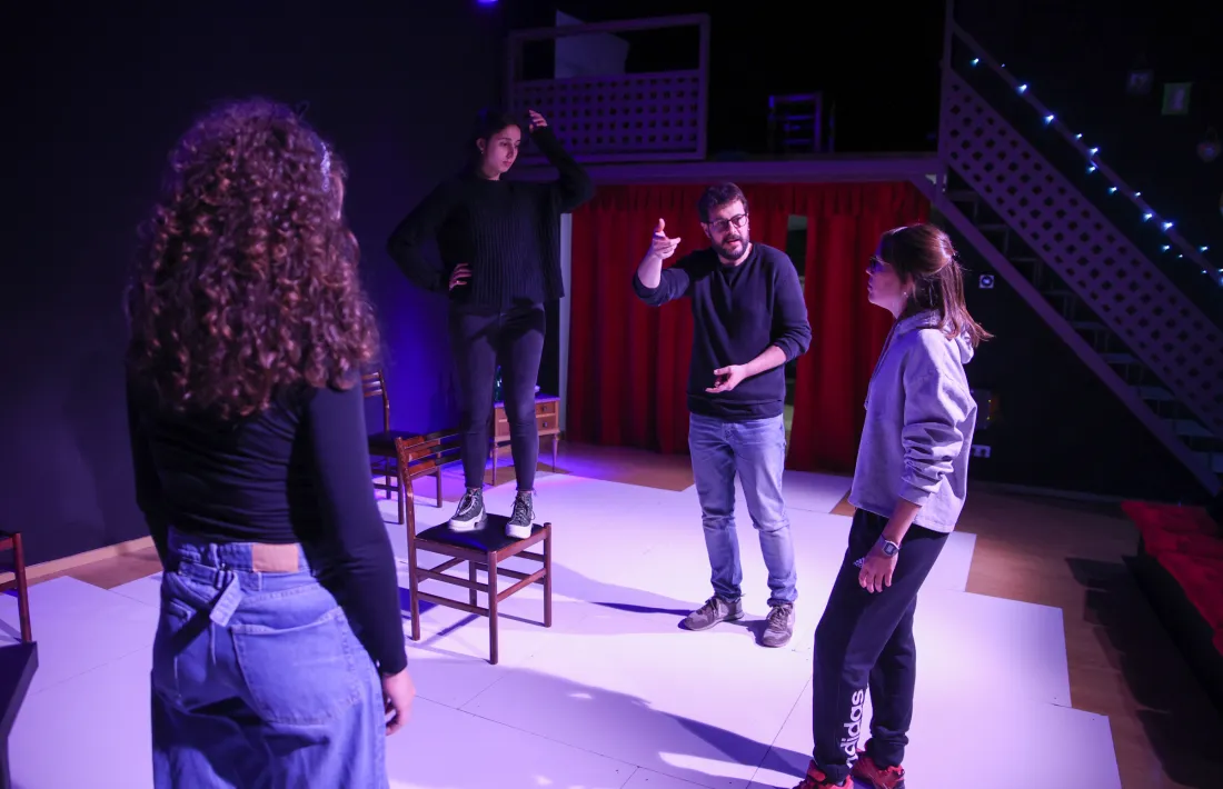 Casero i les actrius de ‘Melancolia’, a la nova sala, que té grades mòbils i un escenari de 30 metres quadrats.