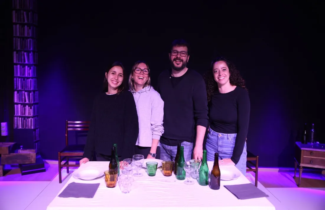 Casero i les actrius de ‘Melancolia’, a la nova sala, que té grades mòbils i un escenari de 30 metres quadrats.