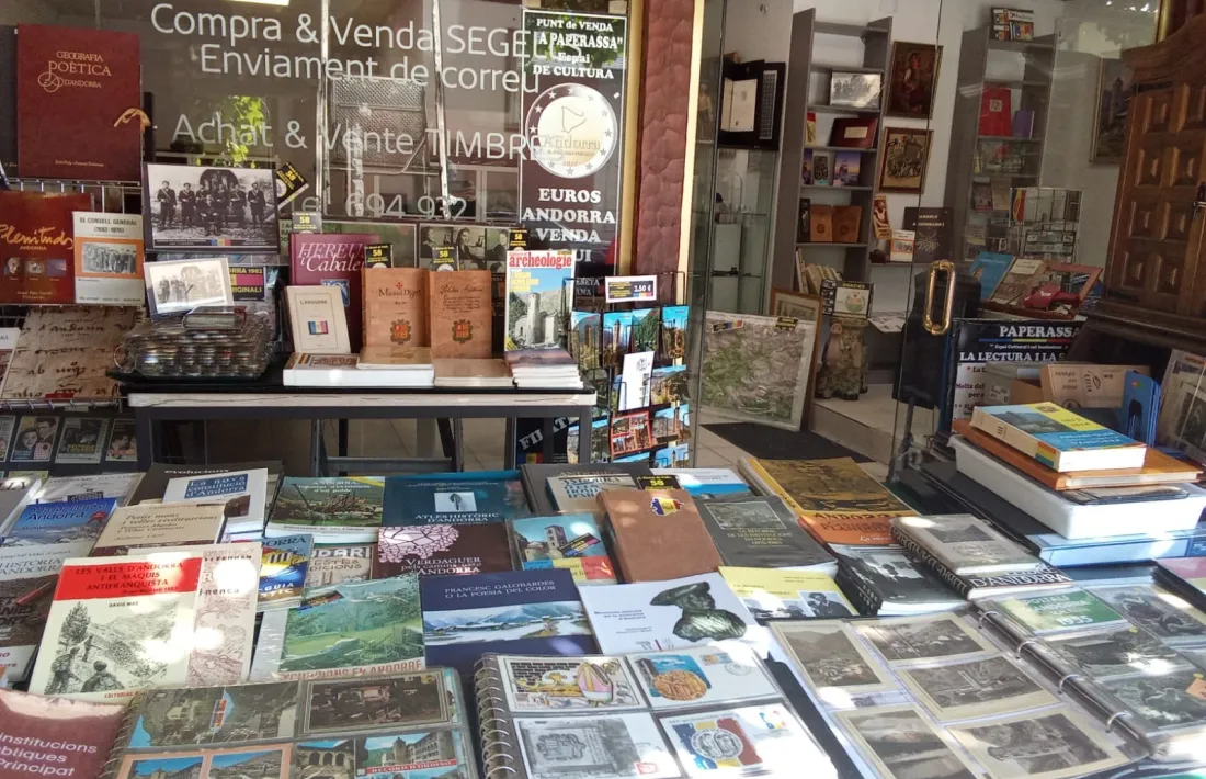 El mercat dels diumenges de la Paperassa, a la filatèlia Bill de Ciutat de Valls.