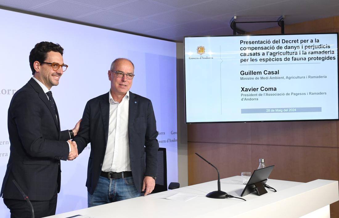 Guillem Casal i Xavier Coma es van donar la mà, avui a l’edifici administratiu del Govern.