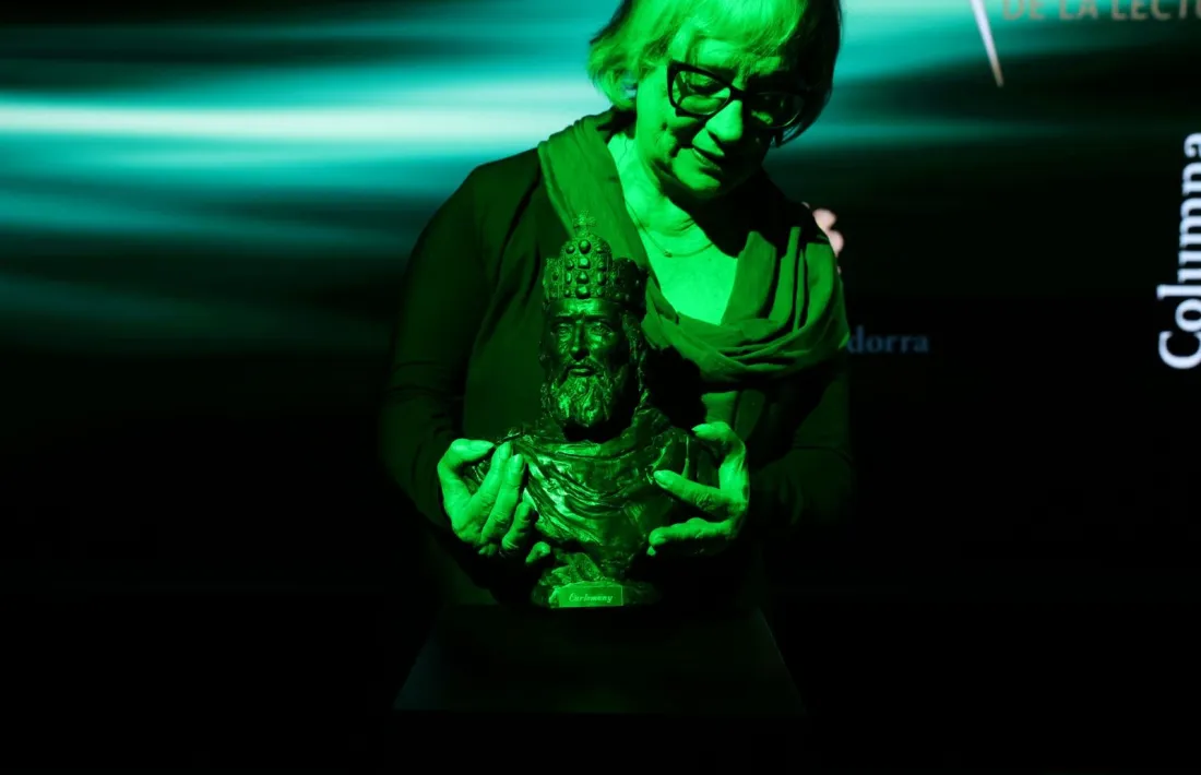 Pou, contenta amb el trofeu del premi Carlemany.