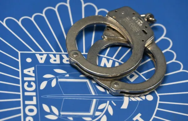 p.-10-2-manilles-_policia-large