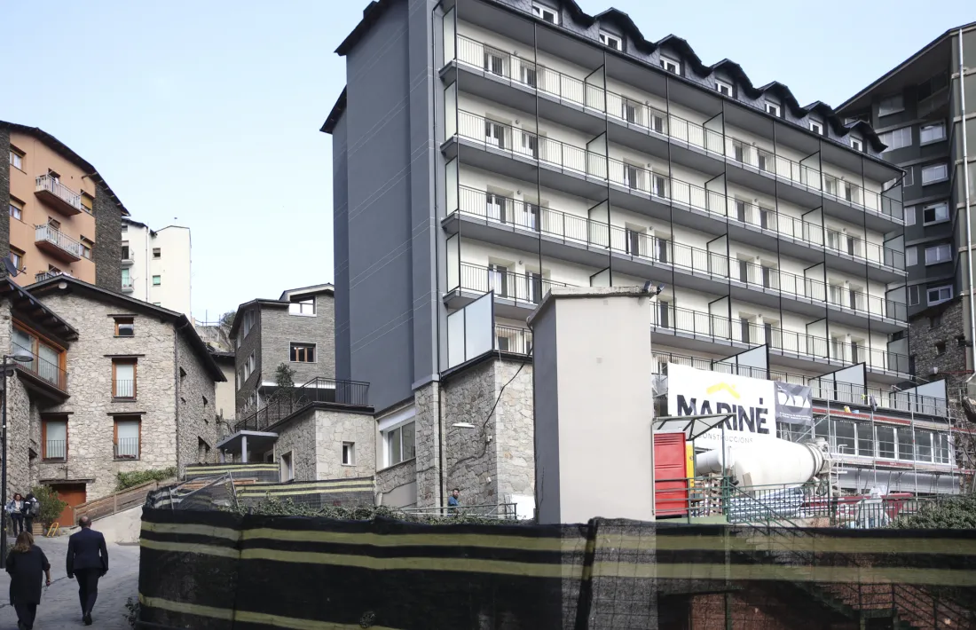 L’antic hotel Àrtic, ara reconvertit en habitatge, ha de rebre els primers inquilins molt pròximament.