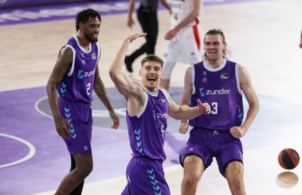 p. 28 baix chumi ortega foto acb photo