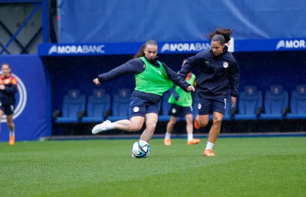 p. 29 seleccio femenina entrenament foto futfemand
